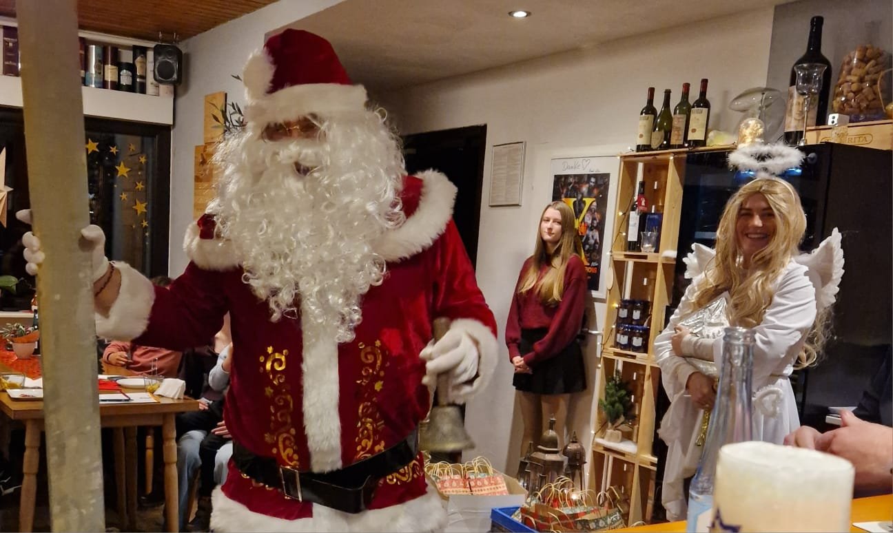 PHOTO 2023 12 08 21 18 18