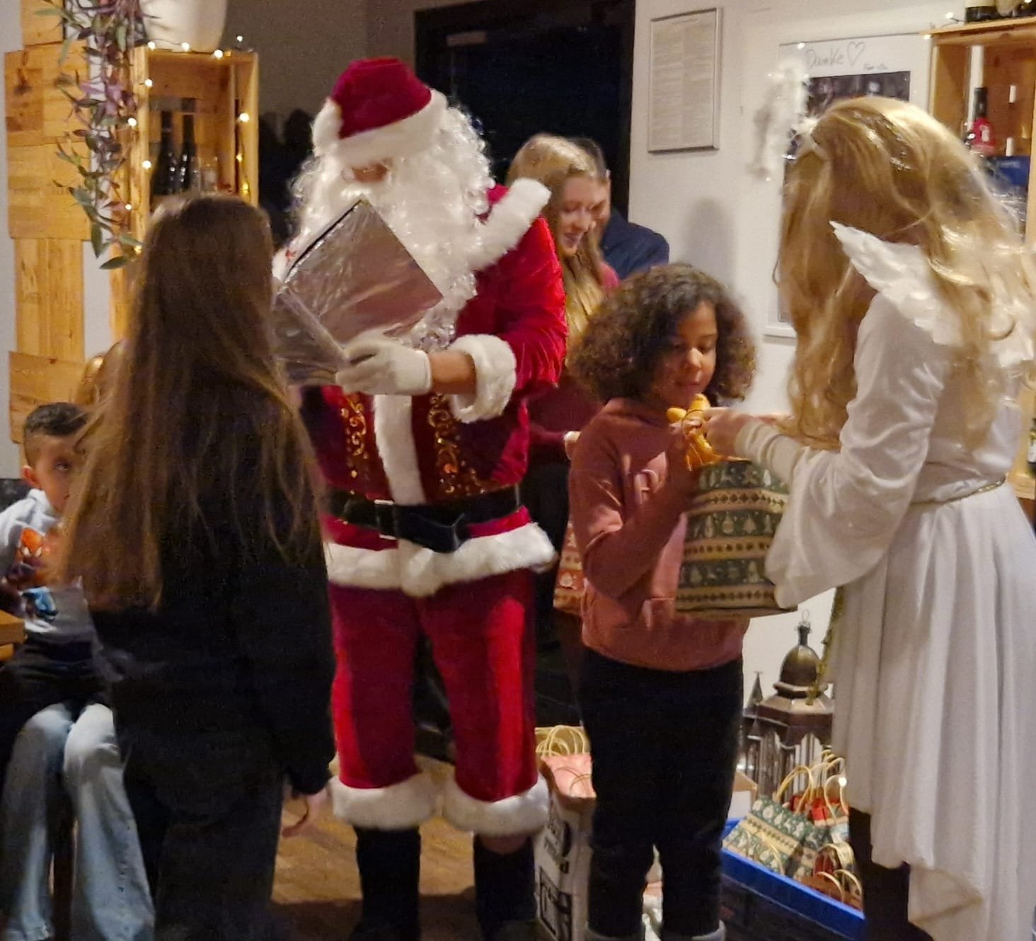 PHOTO 2023 12 08 21 18 18